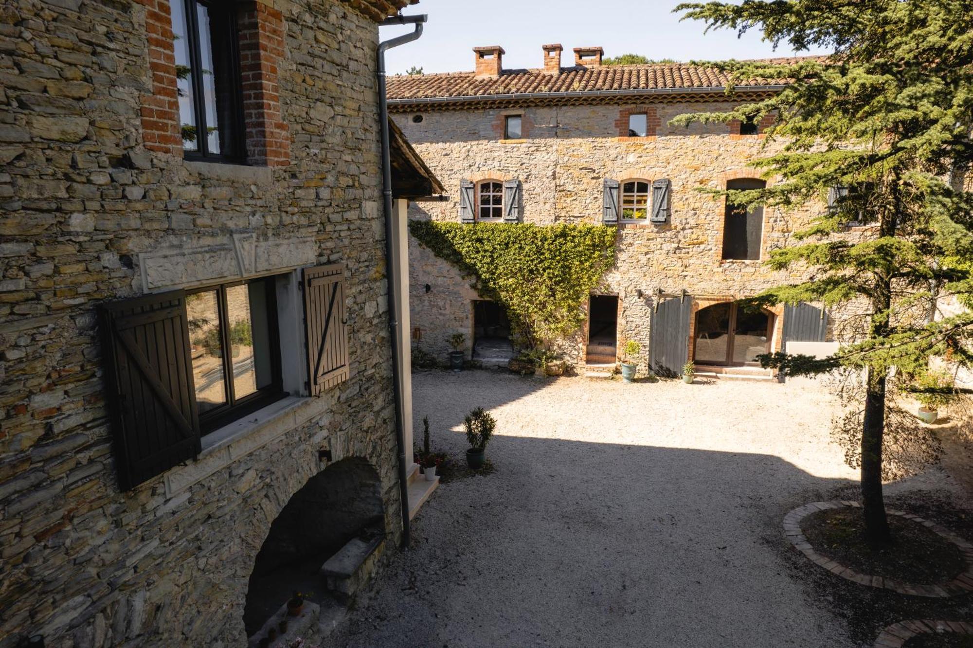 Les Terres Aoyama Hotel Saint Julien Les Rosiers Eksteriør billede