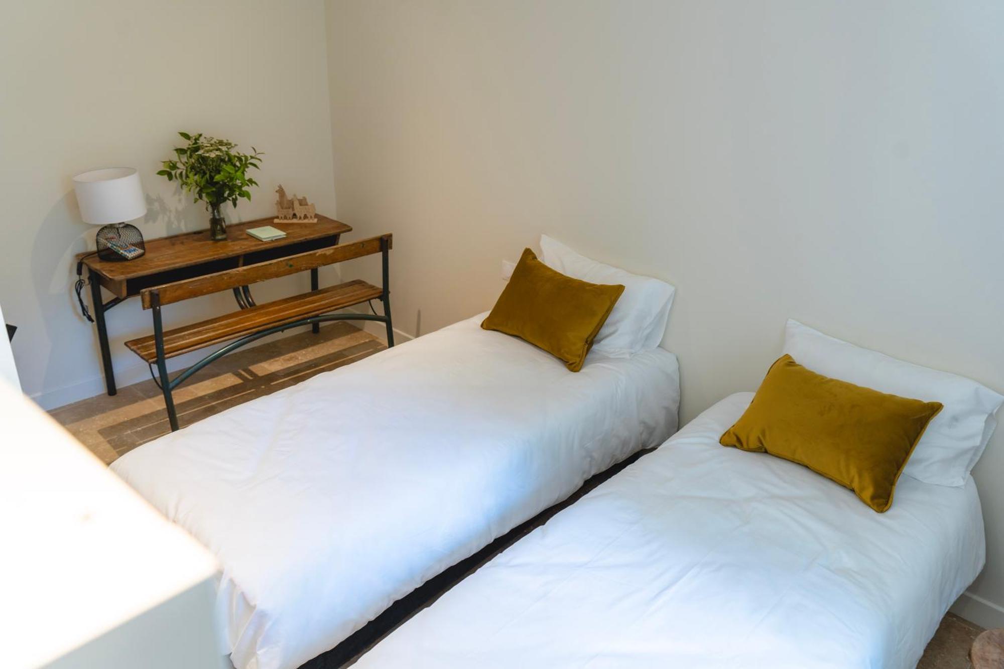 Les Terres Aoyama Hotel Saint Julien Les Rosiers Eksteriør billede