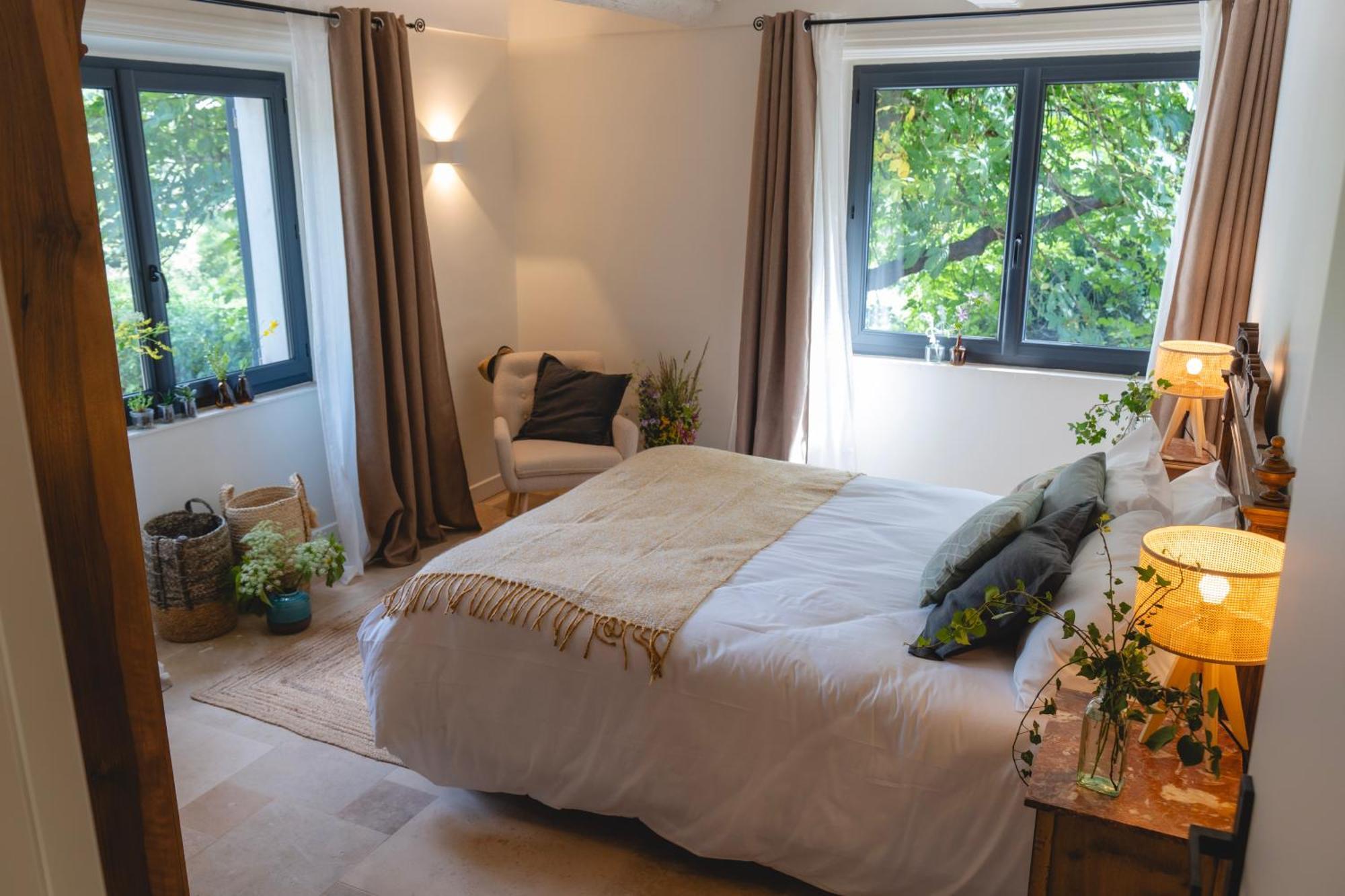 Les Terres Aoyama Hotel Saint Julien Les Rosiers Eksteriør billede