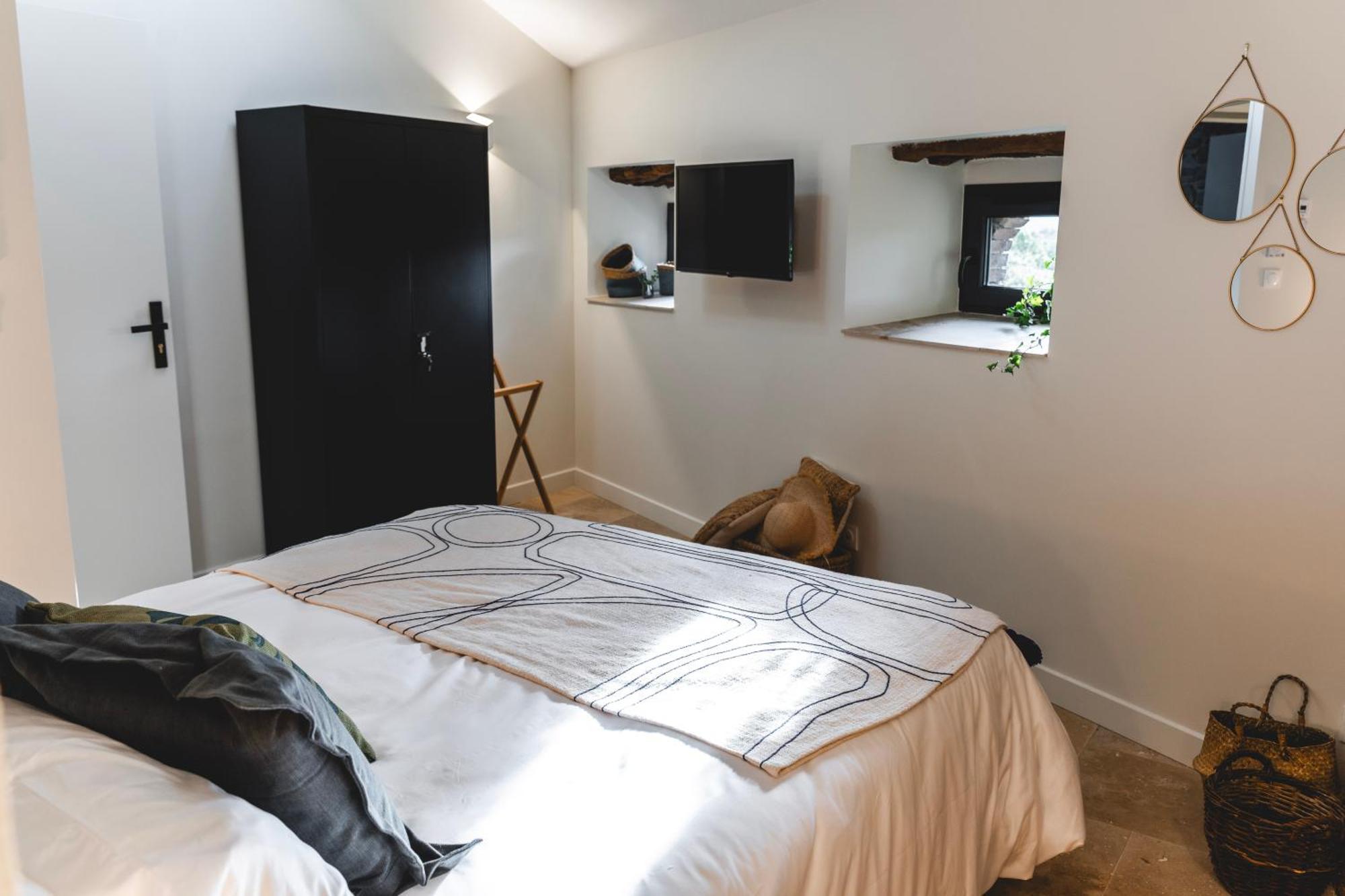 Les Terres Aoyama Hotel Saint Julien Les Rosiers Eksteriør billede