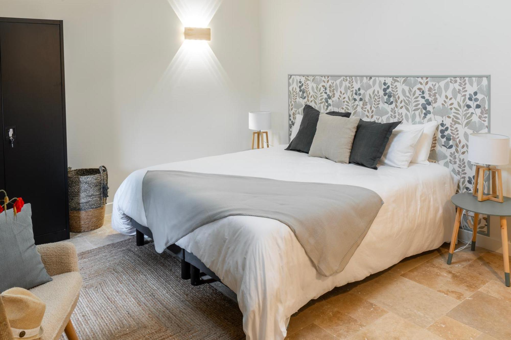 Les Terres Aoyama Hotel Saint Julien Les Rosiers Eksteriør billede