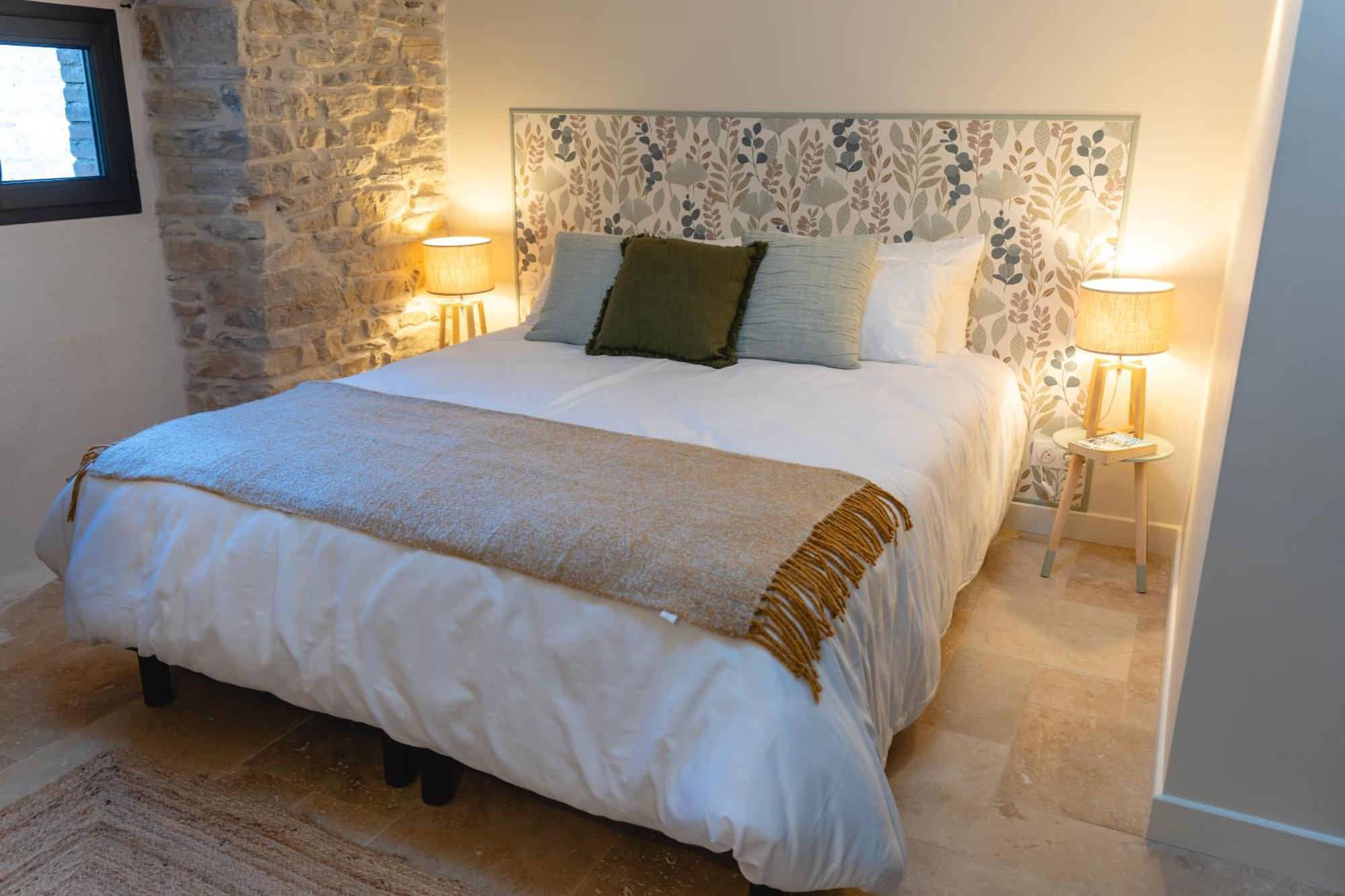 Les Terres Aoyama Hotel Saint Julien Les Rosiers Eksteriør billede